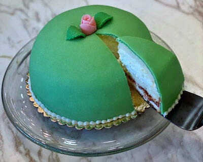 Berolina Bakery in Glendale, CA (2)