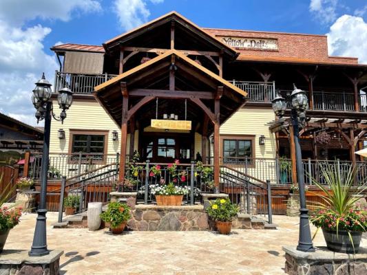 The Yellow Deli Hiddenite in Hiddenite, NC (3)