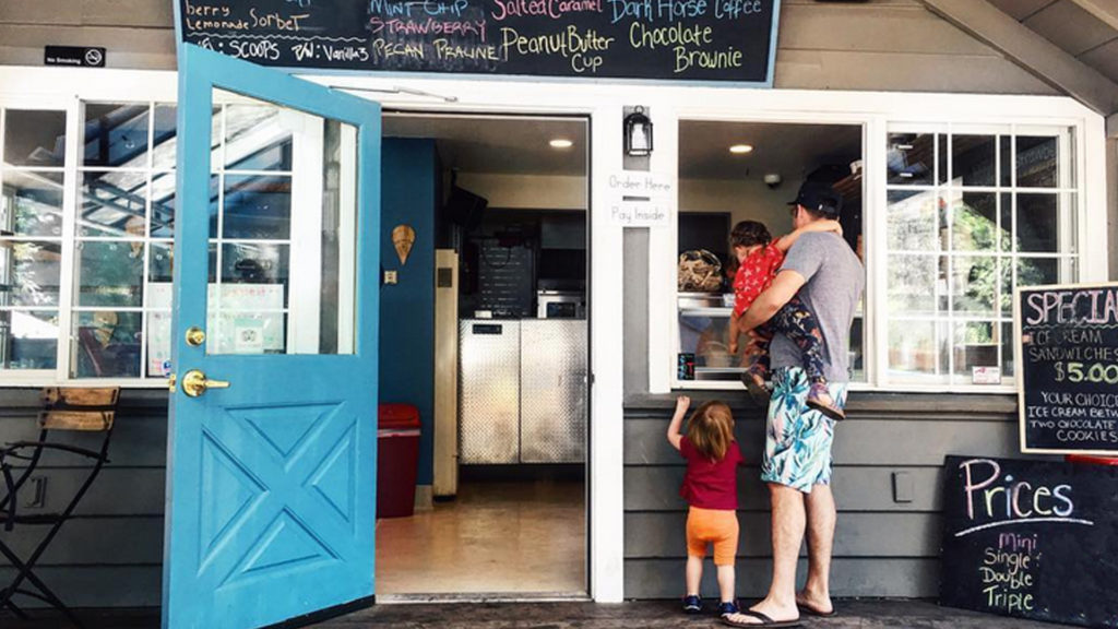 Little Truckee Ice Creamery Truck in Truckee, CA (4)
