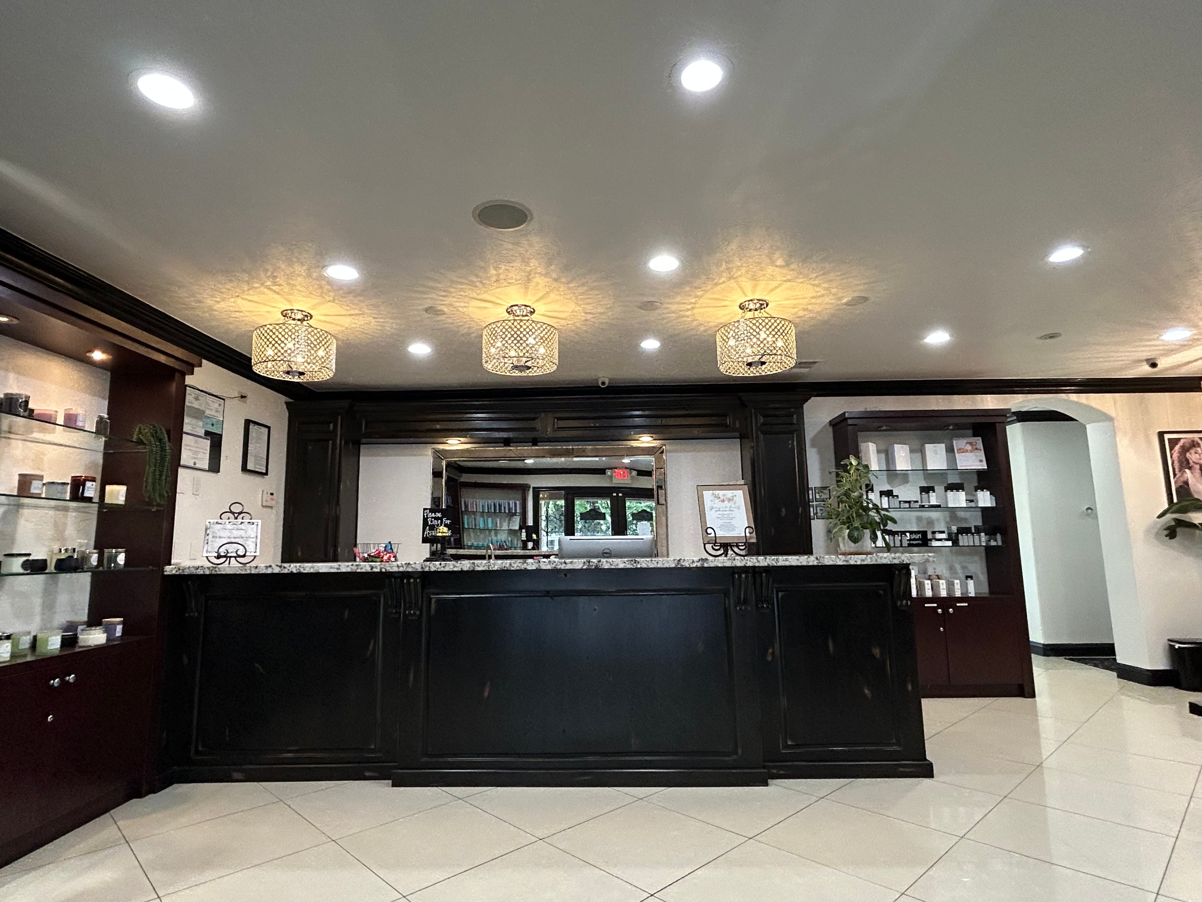 The Salon Avenue in Visalia, CA