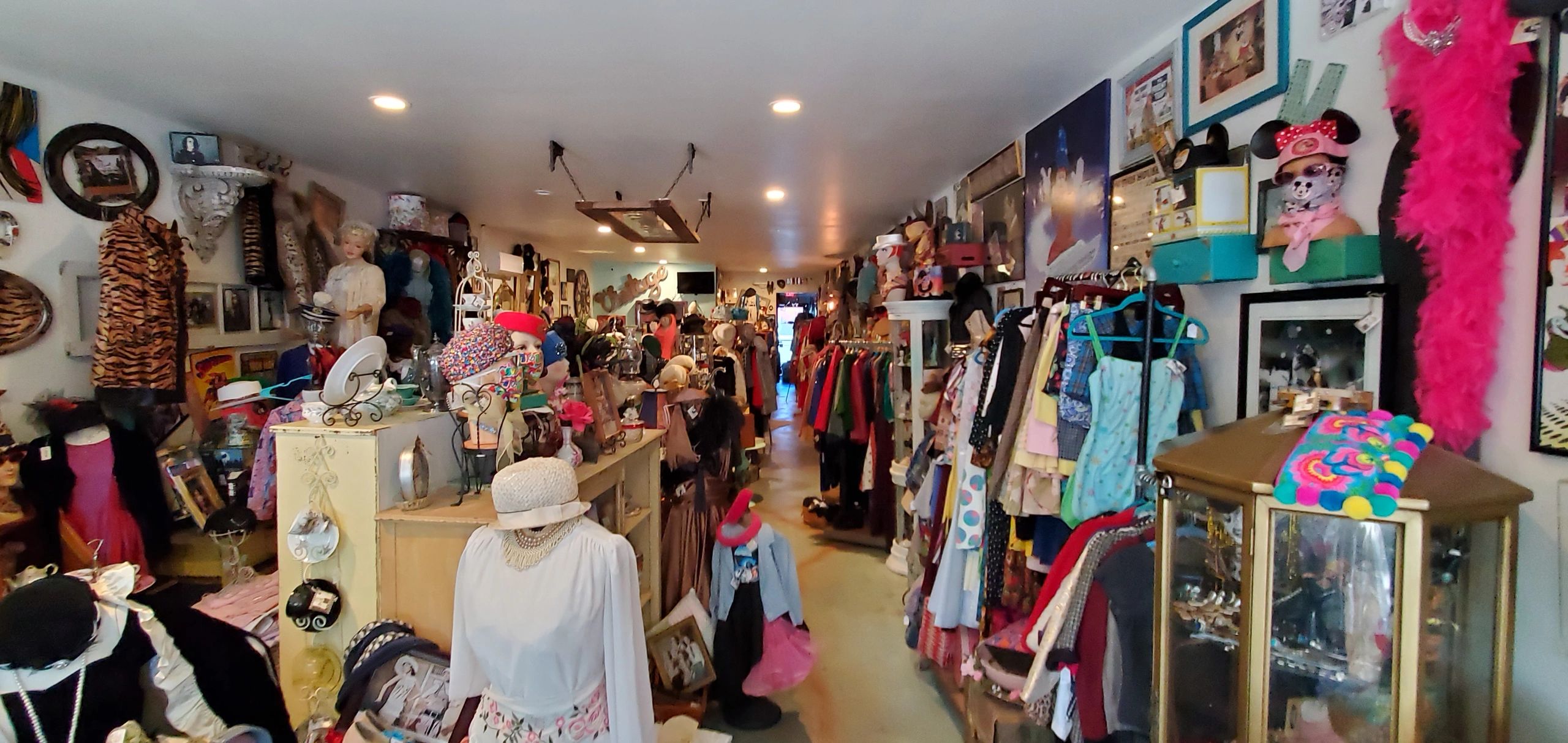 Nantiquez Vintage Flair in Lancaster, CA