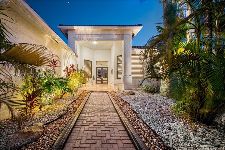 The Shirley Team Realtors - Holly & Charles Shirley in Weston, FL (5)