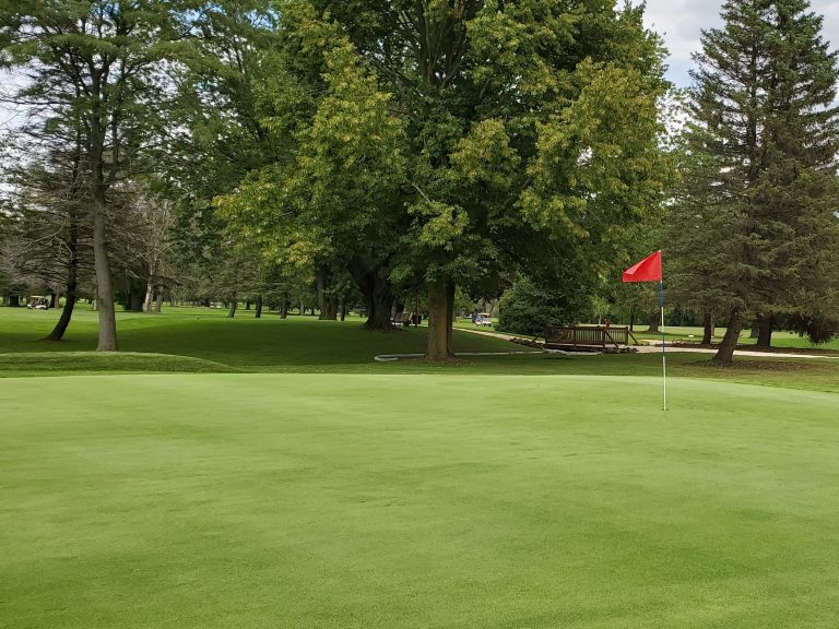 The Bunkers Restaurant at Edgewater Golf Club in Grafton, WI (4)