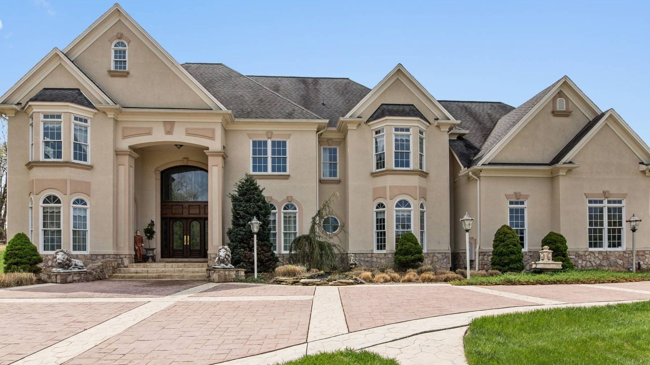 Lily Vallario and Sophia Chedrauy - Maryland Real Estate Agent in Gaithersburg, MD (2)