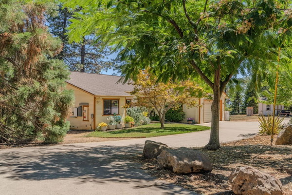 Jill Gardner - Sierra Homes & Properties in Pioneer, CA