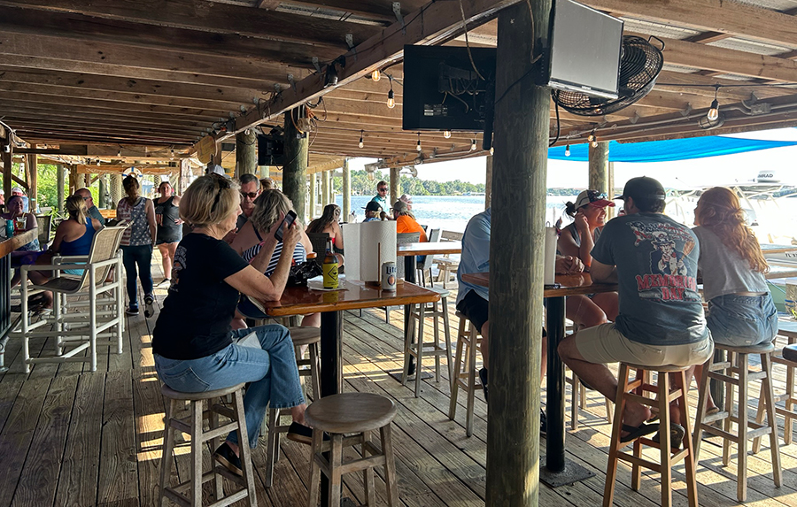Boat Bar Welaka Lodge in Welaka, FL (2)