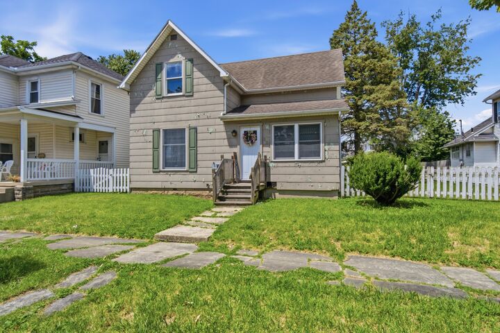 April Sheldon-REALTOR with Coldwell Banker Realty in Marysville, OH (2)