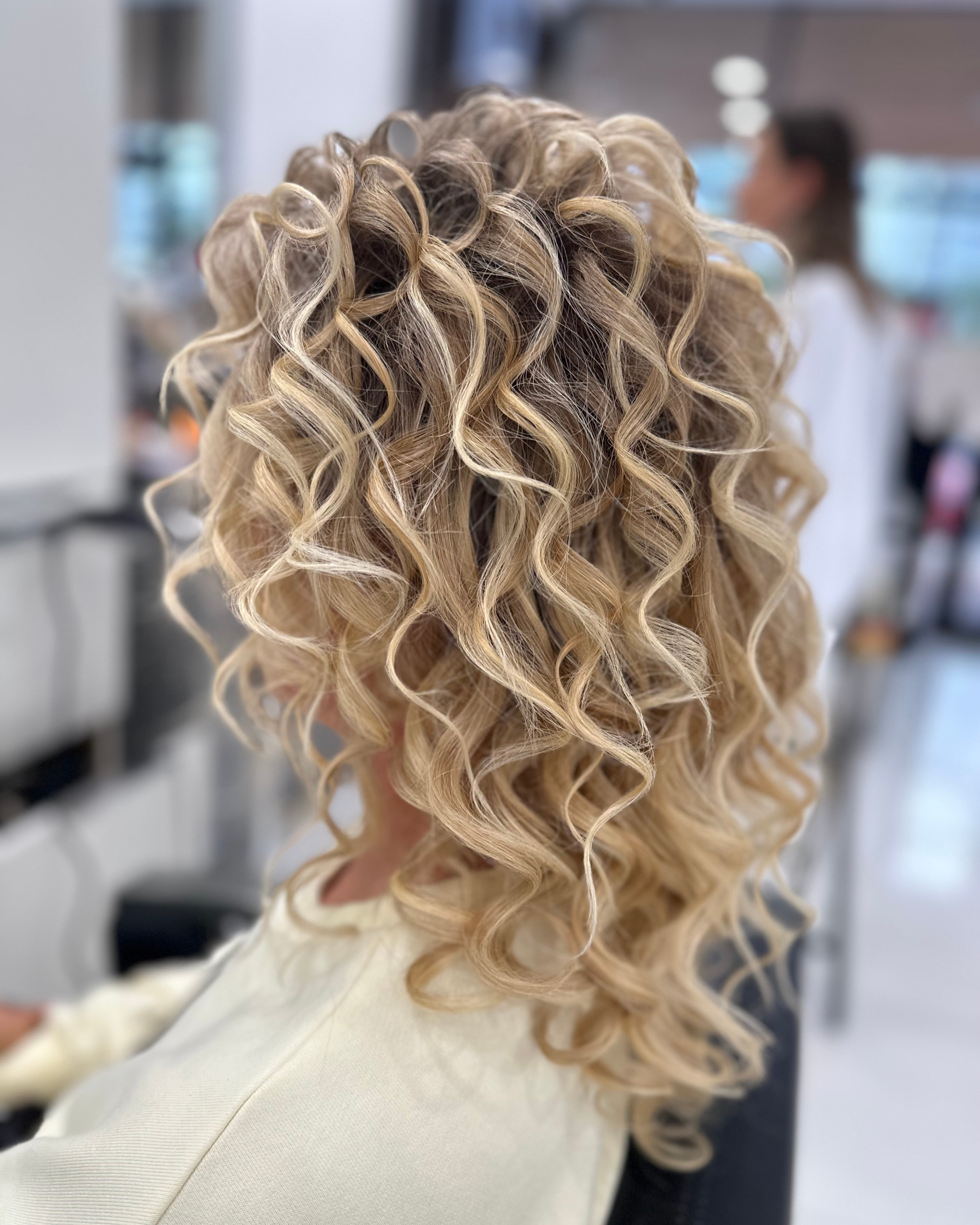 LUXHAIR STUDIO in Hallandale Beach, FL