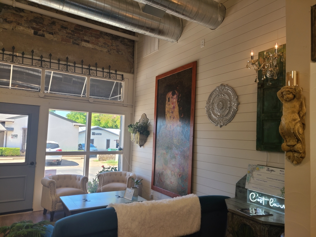 The Bijou House of Beauty in Granbury, TX (2)