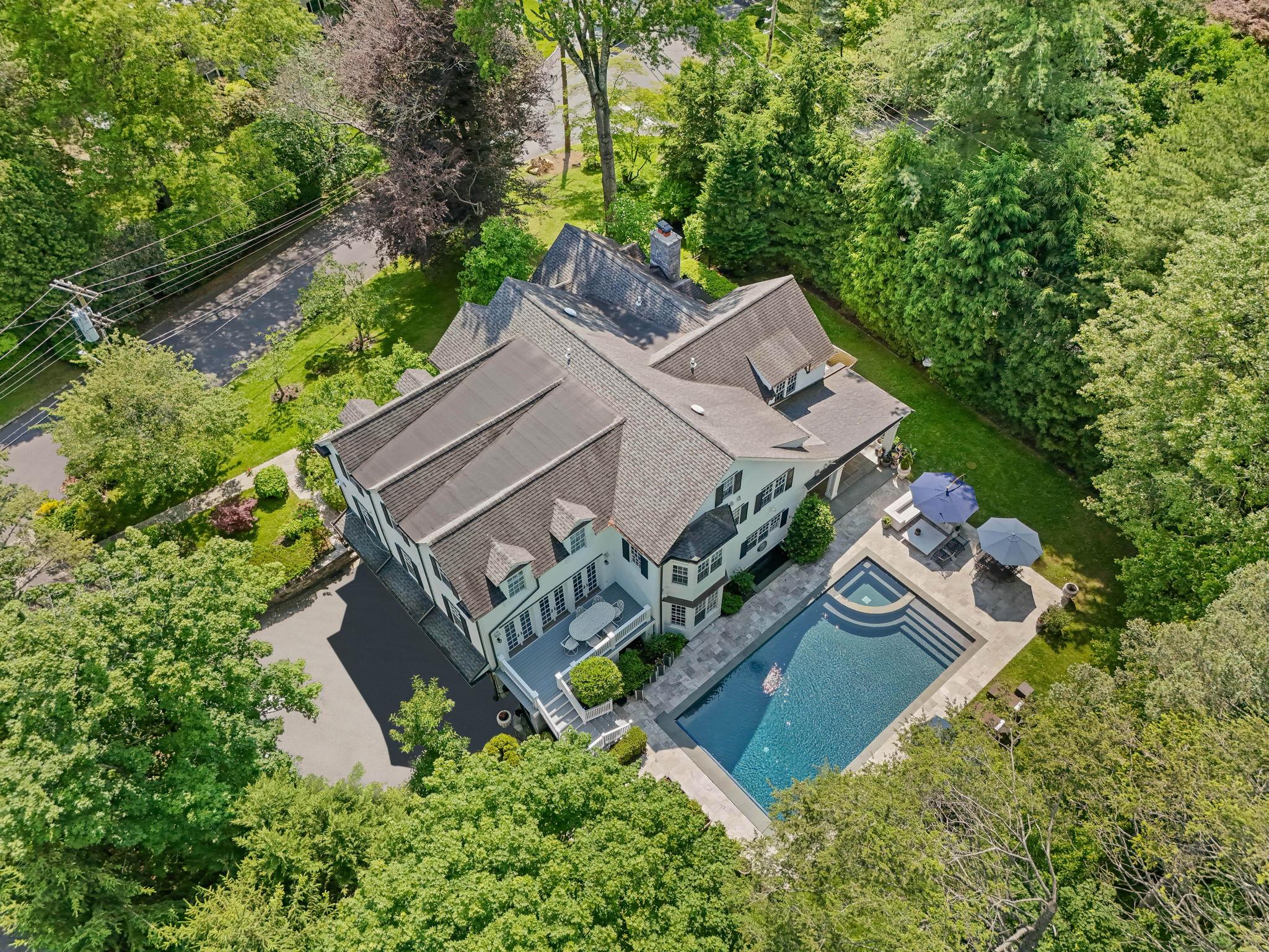 Scarsdale Real Estate Agent Cindy Schwall | Houlihan Lawrence in Scarsdale, NY