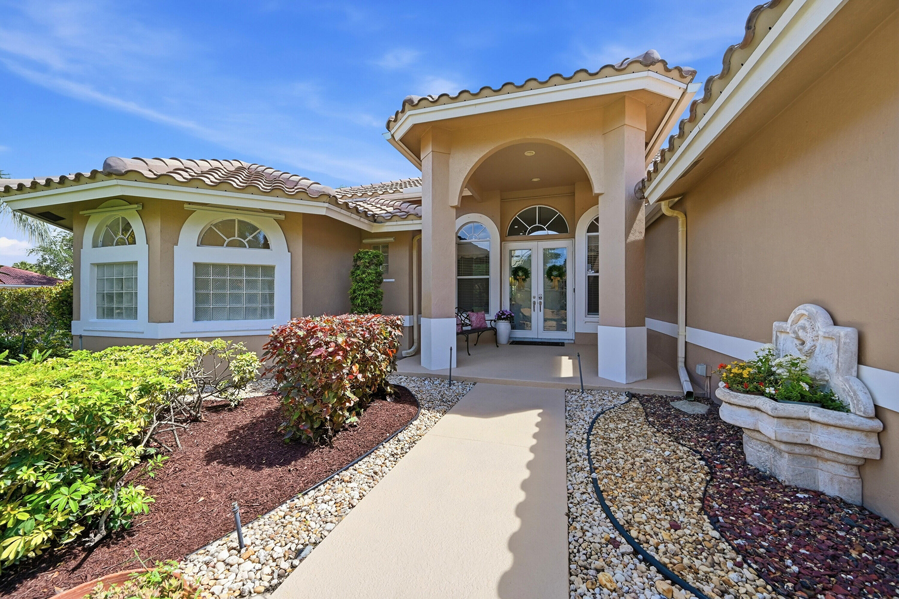 Laura Sanders Realtor REMAX in Coconut Creek, FL