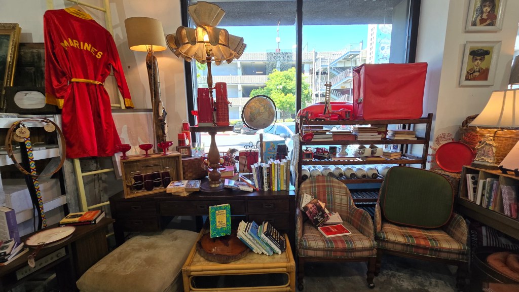 The Mom-Up Vintage Shop in Long Beach, CA (3)