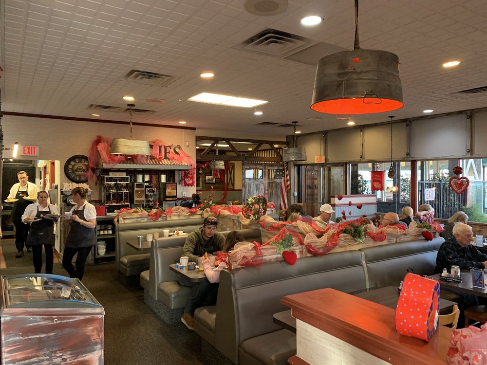 Mollie's Kountry Kitchen in Apple Valley, CA (2)