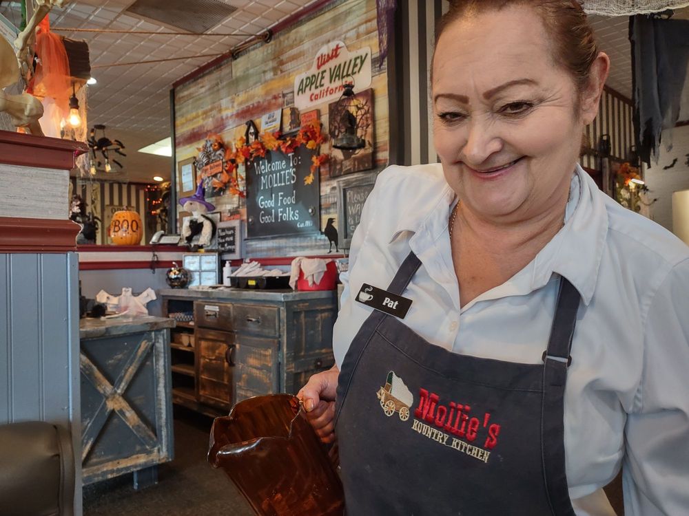 Mollie's Kountry Kitchen in Apple Valley, CA (3)