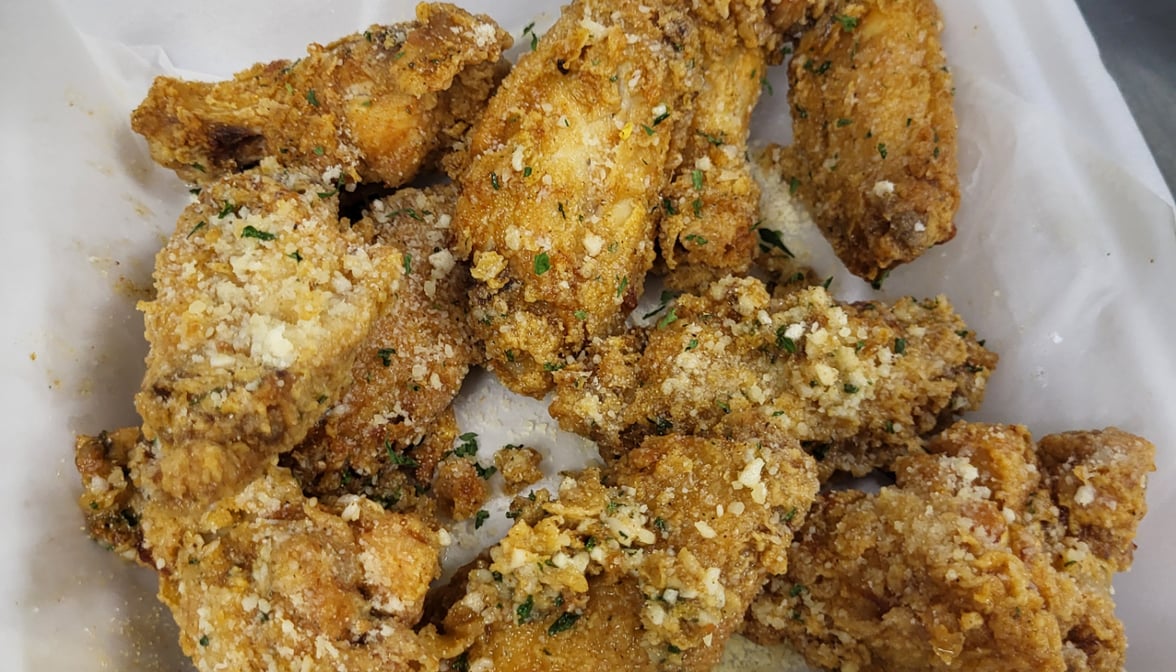 EatZ & TreatZ WingZ & ThingZ in Warren, MI (2)