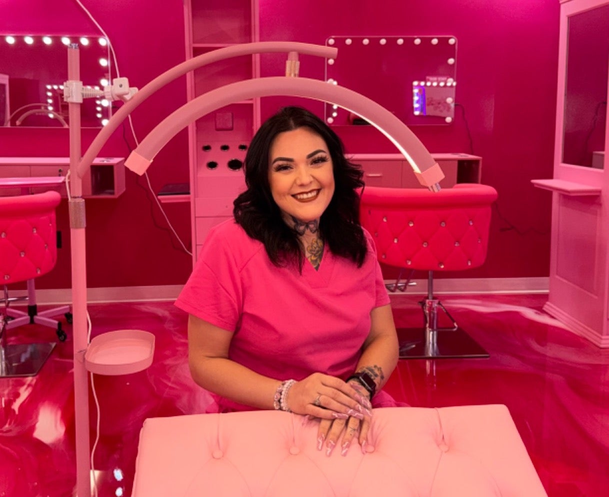 Baddies “R” Us Beauty Bar in Sacramento, CA (6)