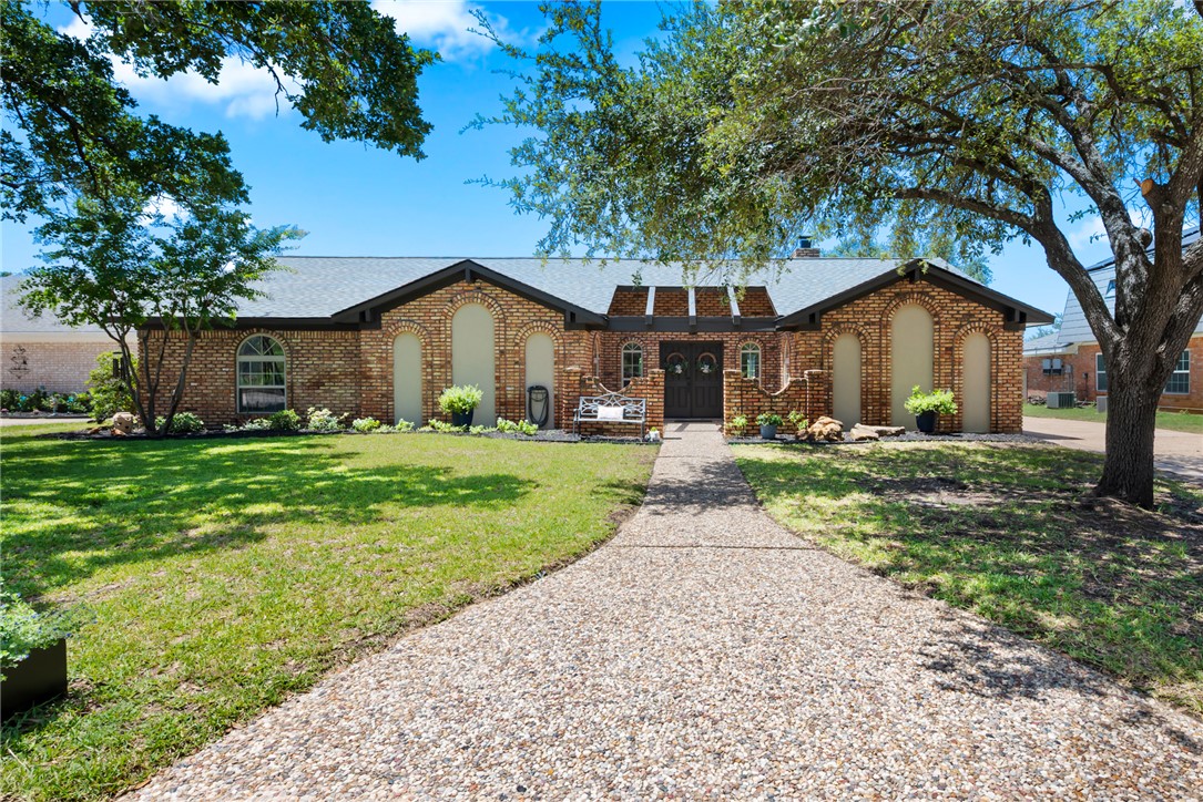 Kristi Fox Realtor, Real Estate Group in Bryan, TX (3)