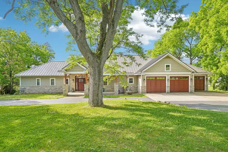 Petr Kolarsky - Re/Max Preferred in Waunakee, WI (2)