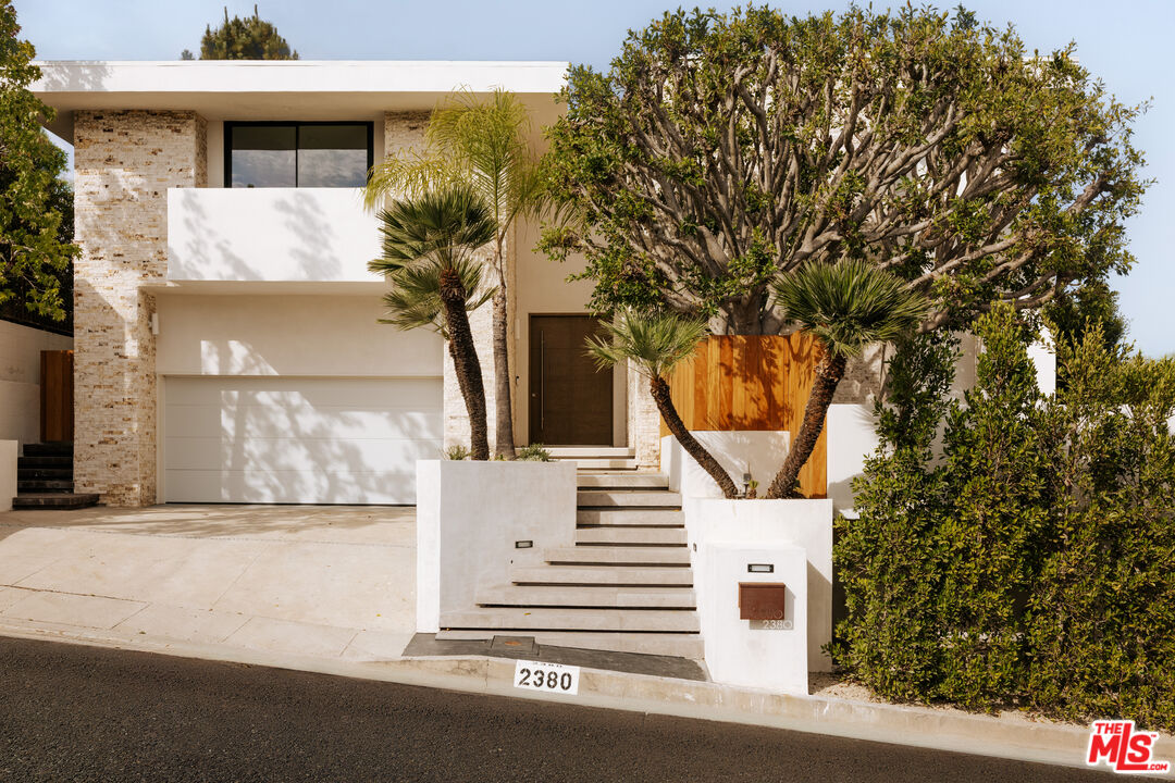 Brock & Lori Harris Real Estate Team in Los Angeles, CA (5)