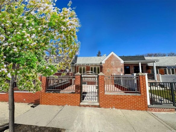 American Homes OnLine Realty Inc. in Fresh Meadows, NY