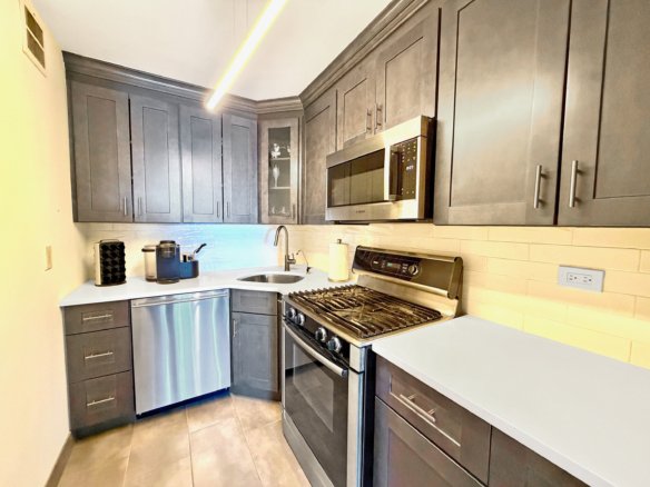 American Homes OnLine Realty Inc. in Fresh Meadows, NY (4)