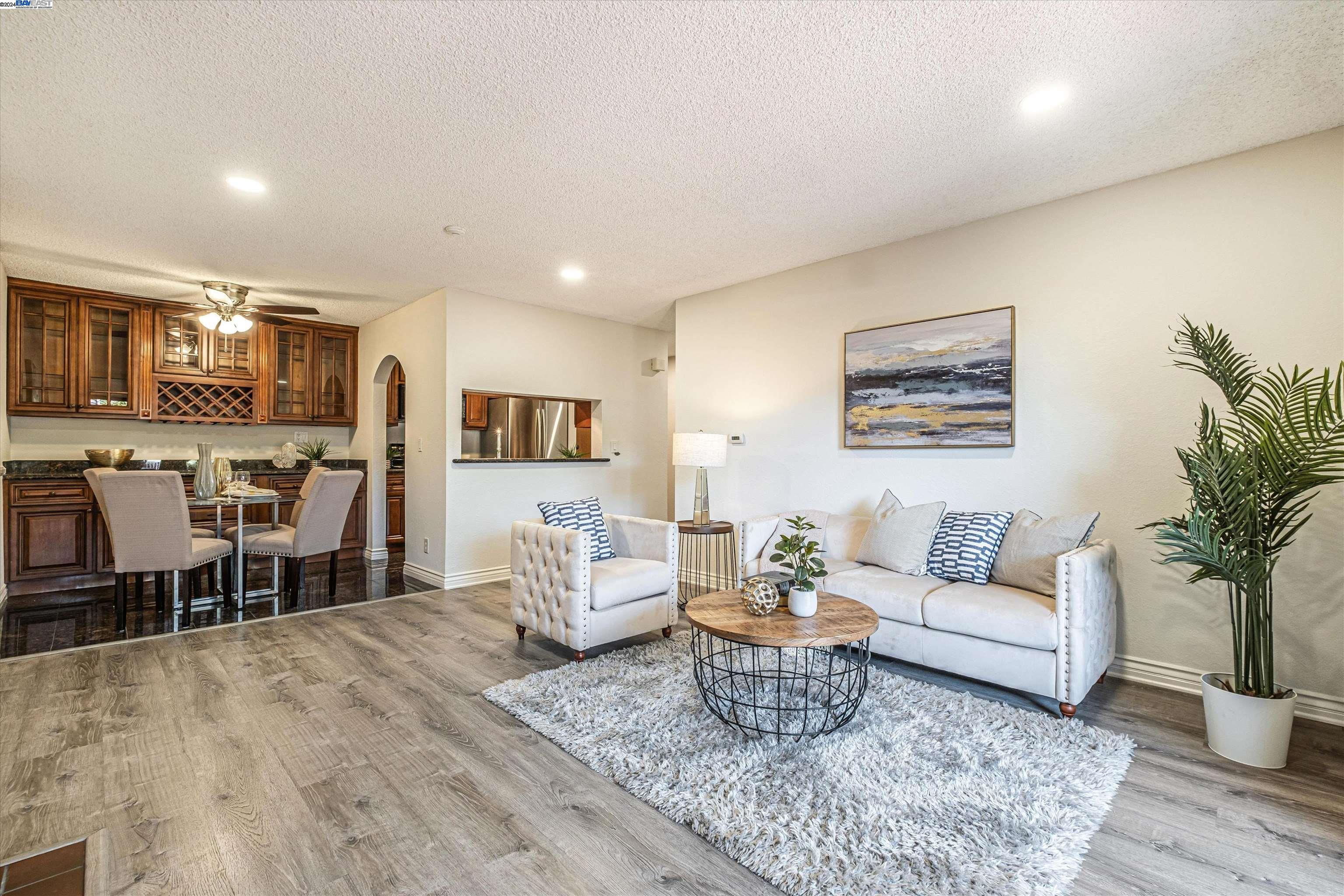 Moni Shah, Realtor in Fremont, CA