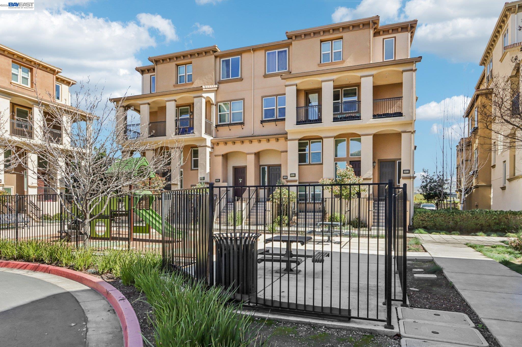 Moni Shah, Realtor in Fremont, CA (5)