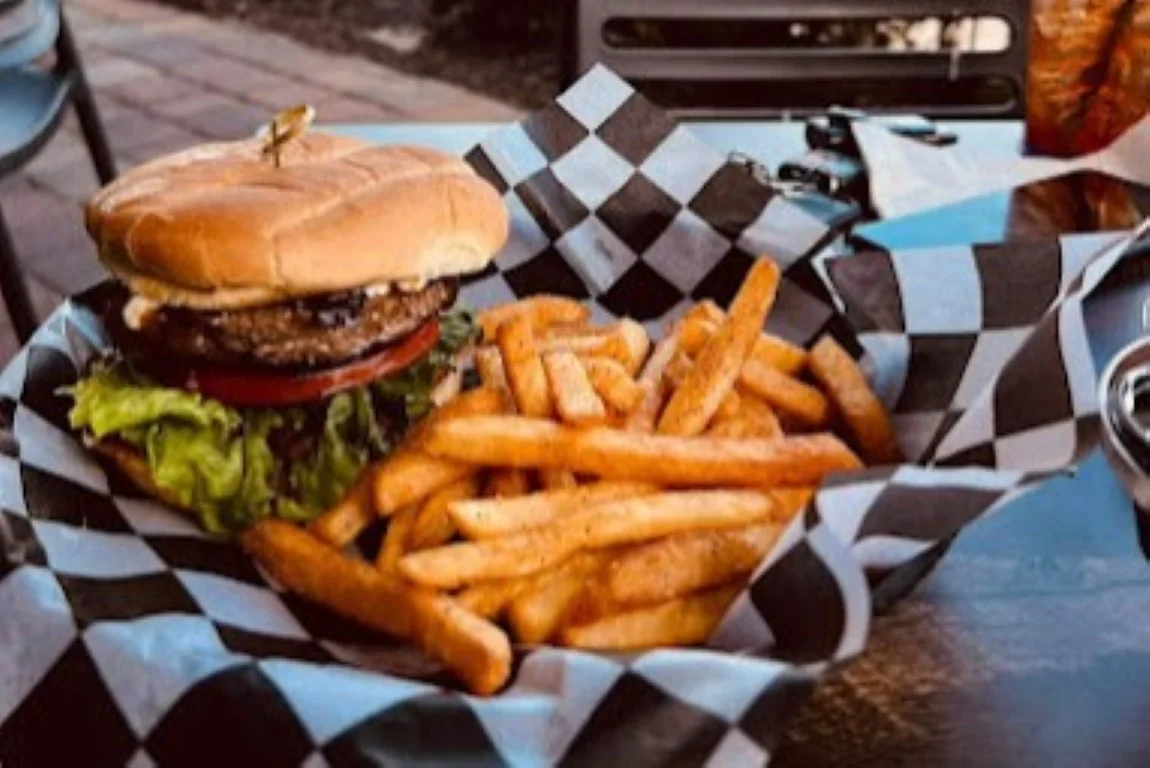 Puddle Jumpers Lakeside Grill & Bar in Tavares, FL (6)