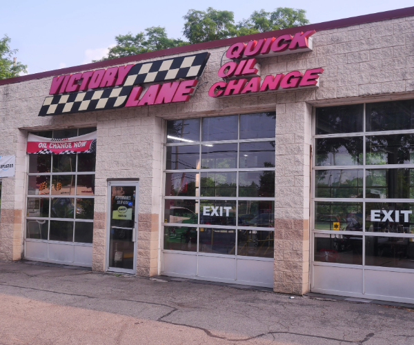 Victory Lane Quick Oil Change (Belleville) in Belleville, MI