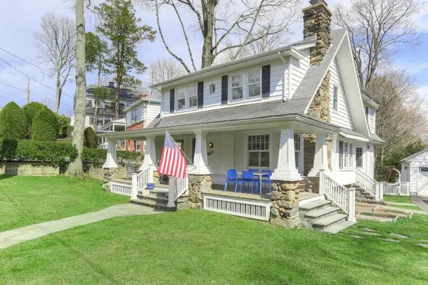 Kaitlan Cantwell Real Estate in Larchmont, NY (4)