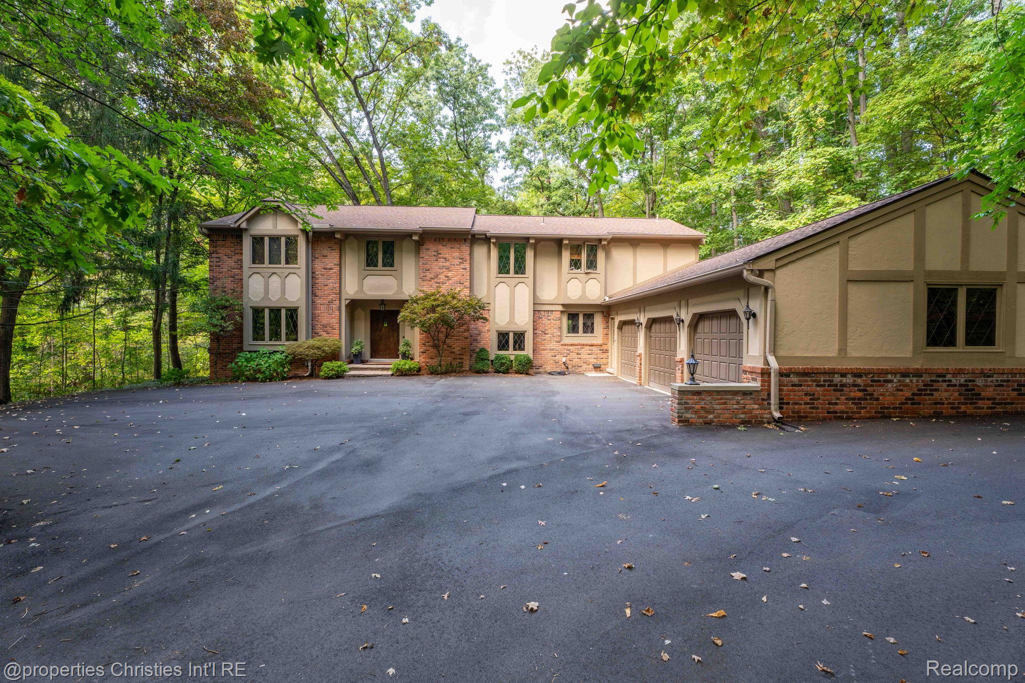 @properties Christie's International Real Estate: Samuel Kaplunov, Principal Broker in Birmingham, MI (2)