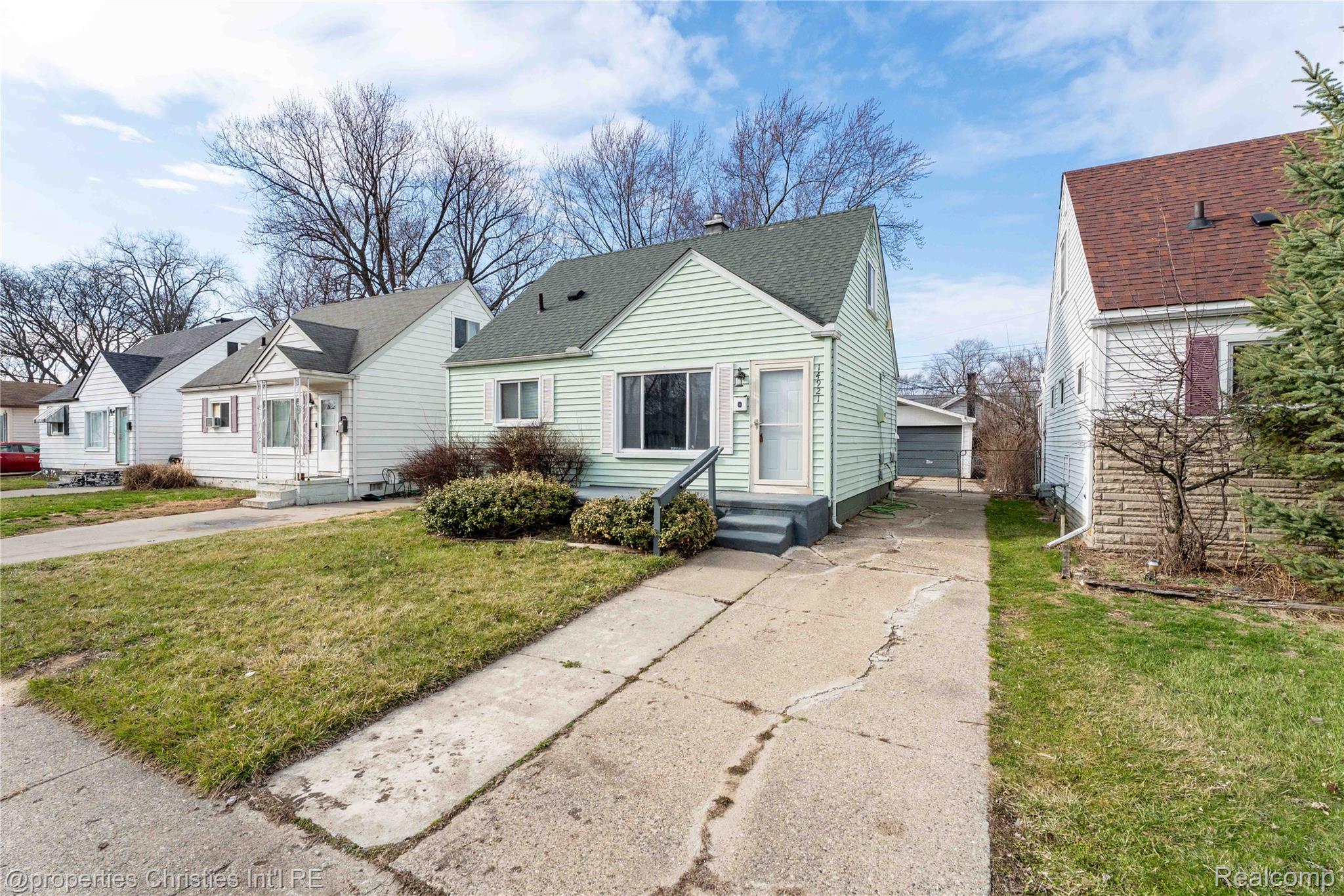 @properties Christie's International Real Estate: Samuel Kaplunov, Principal Broker in Birmingham, MI (3)