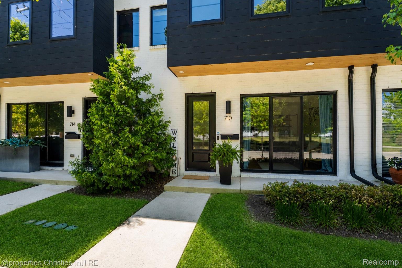 @properties Christie's International Real Estate: Samuel Kaplunov, Principal Broker in Birmingham, MI (5)