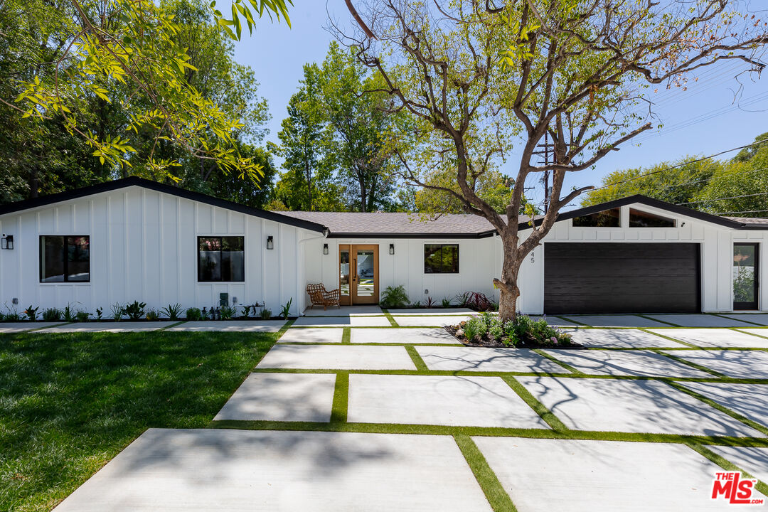 Jordan Bridges | Compass Real Estate in Beverly Hills, CA (2)