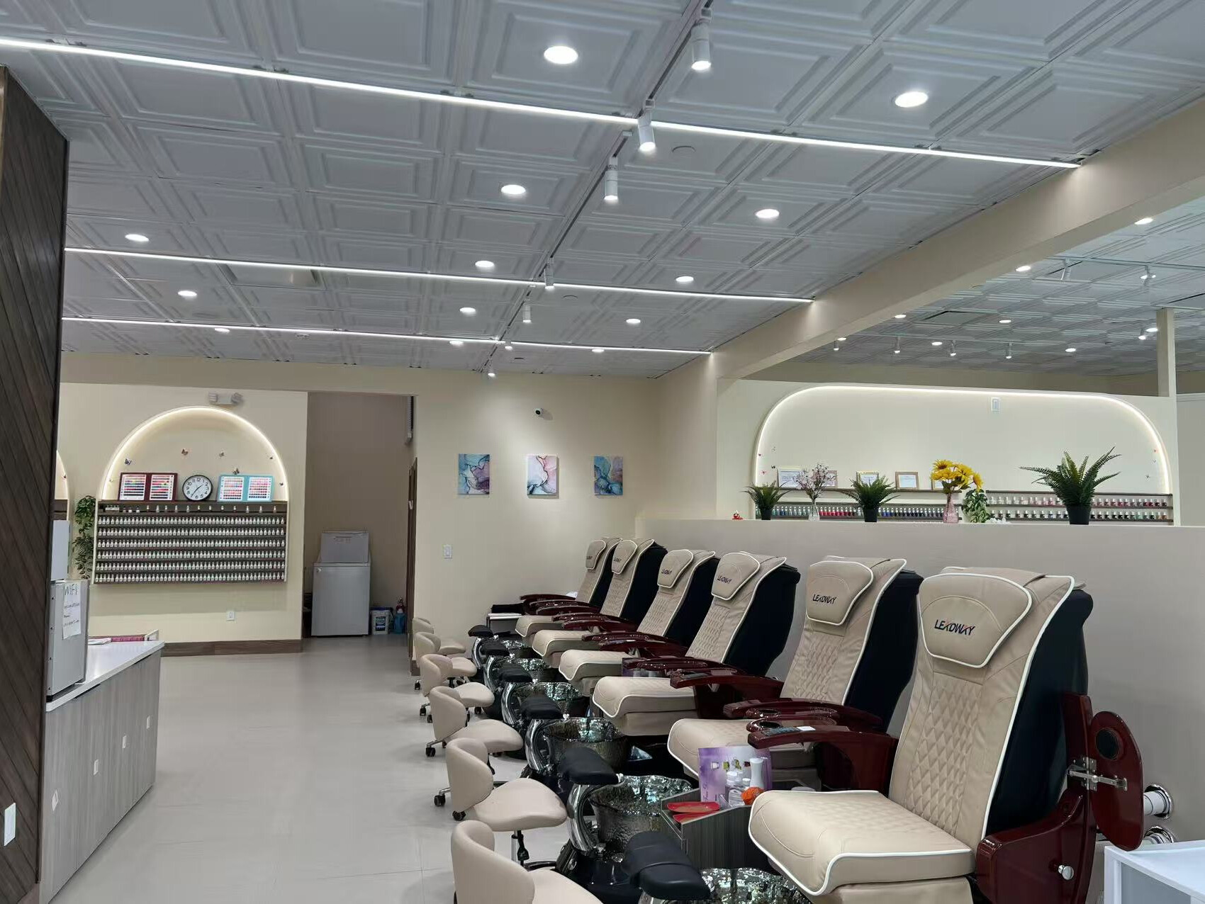 Rainbow Nails and foot spa in Westbury, NY (2)
