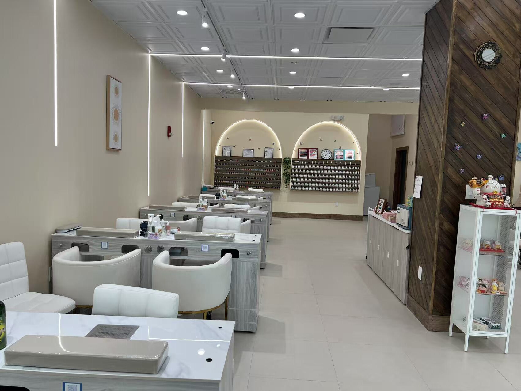 Rainbow Nails and foot spa in Westbury, NY (3)