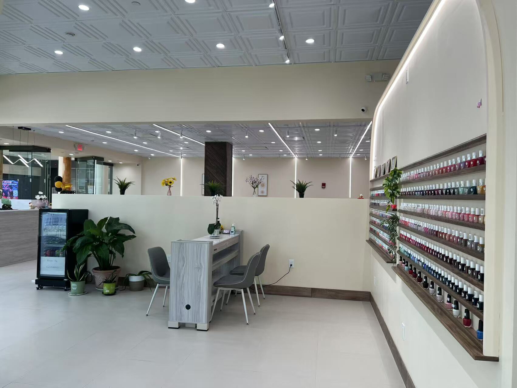 Rainbow Nails and foot spa in Westbury, NY (4)