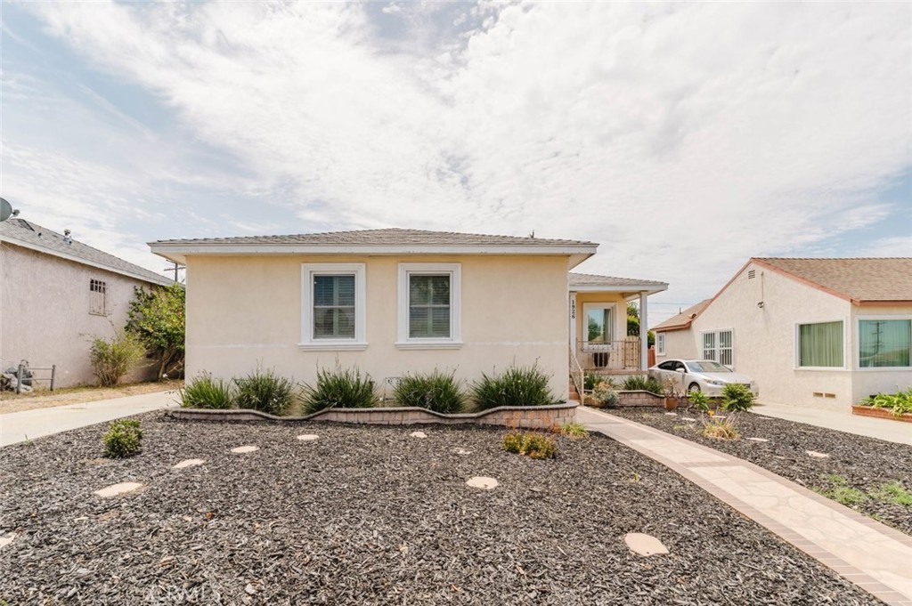 Kenya Hughes Real Estate Consultant in Sherman Oaks, CA (2)