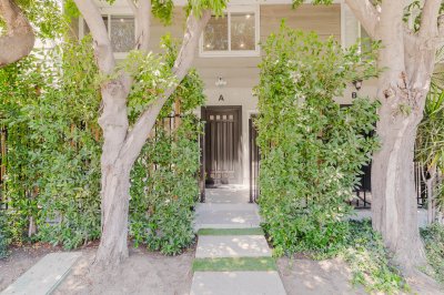 Kenya Hughes Real Estate Consultant in Sherman Oaks, CA (5)
