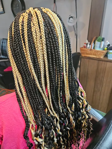 Maya African Hair Braiding in Milwaukee, WI (5)