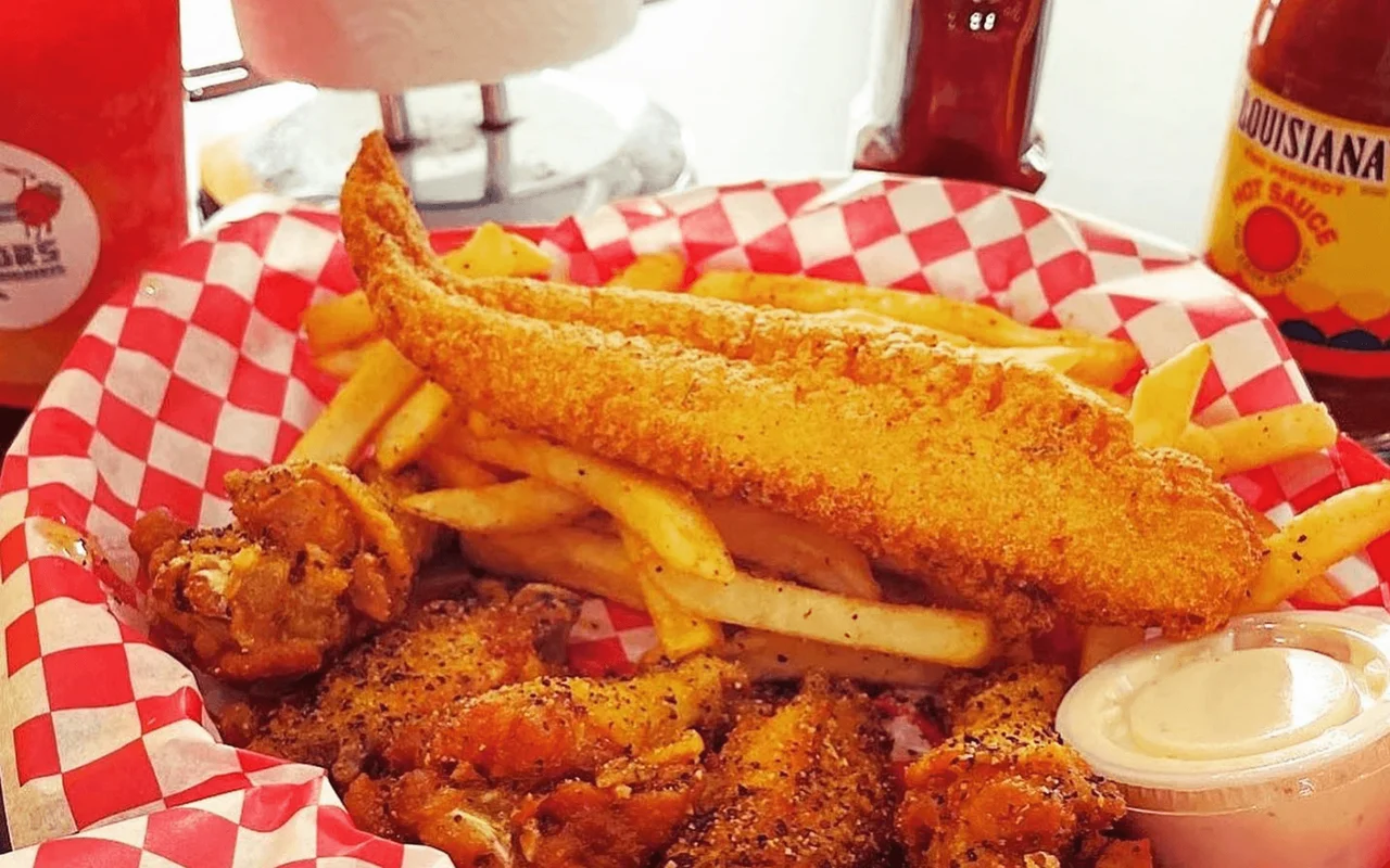 Flavors Wings N Daiquiris (and catfish) in Arlington, TX (5)