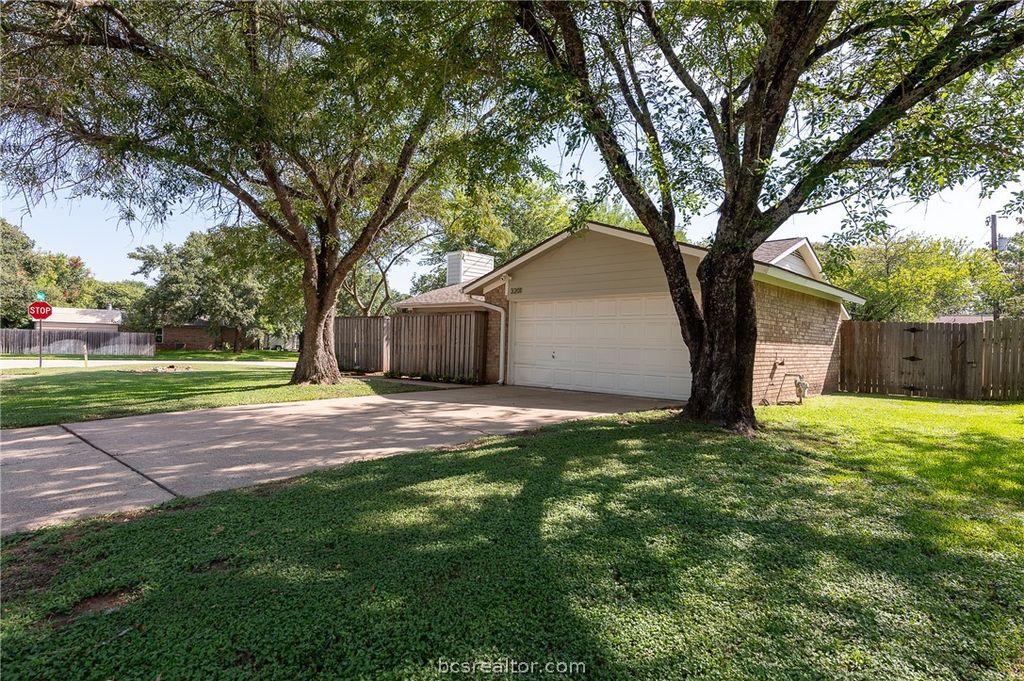 Aggieland REALTORS in College Station, TX (2)