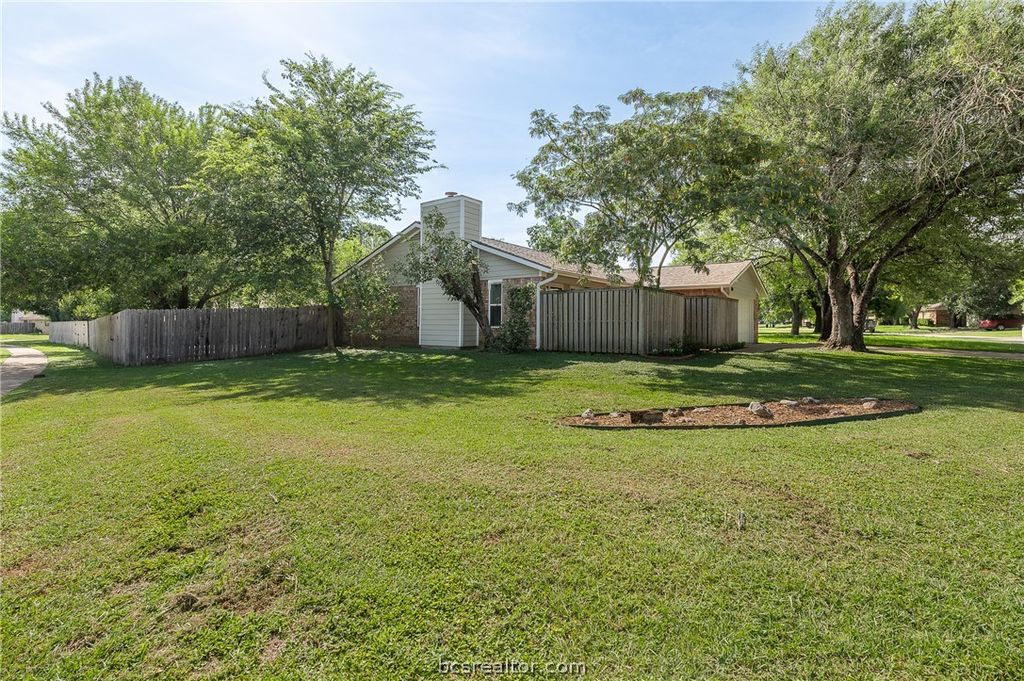 Aggieland REALTORS in College Station, TX (5)