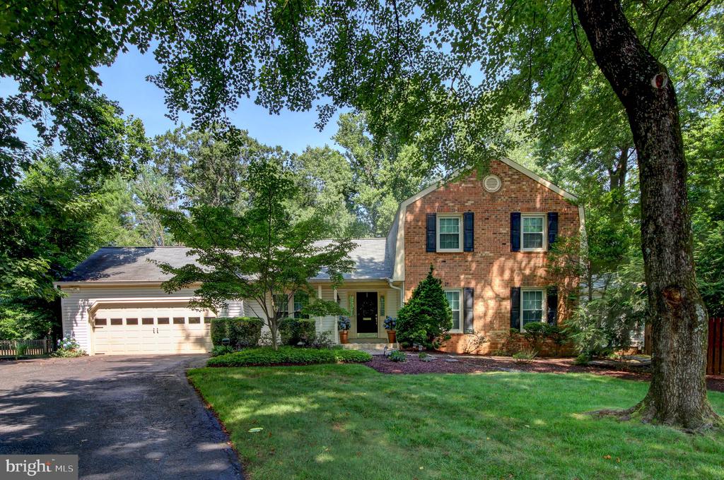 Betsy Taylor, RLAH @properties, REALTOR in Chevy Chase, MD