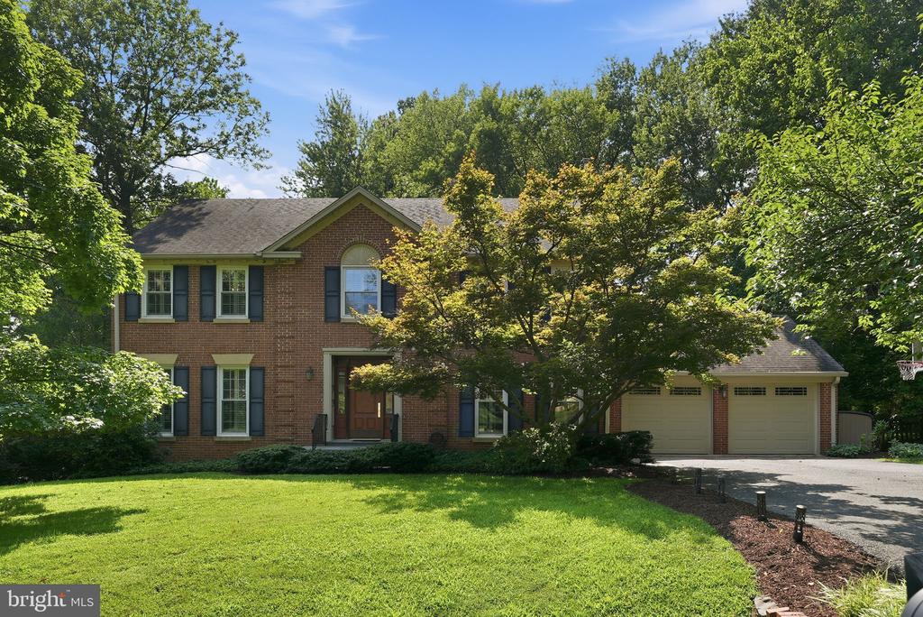 Betsy Taylor, RLAH @properties, REALTOR in Chevy Chase, MD (2)