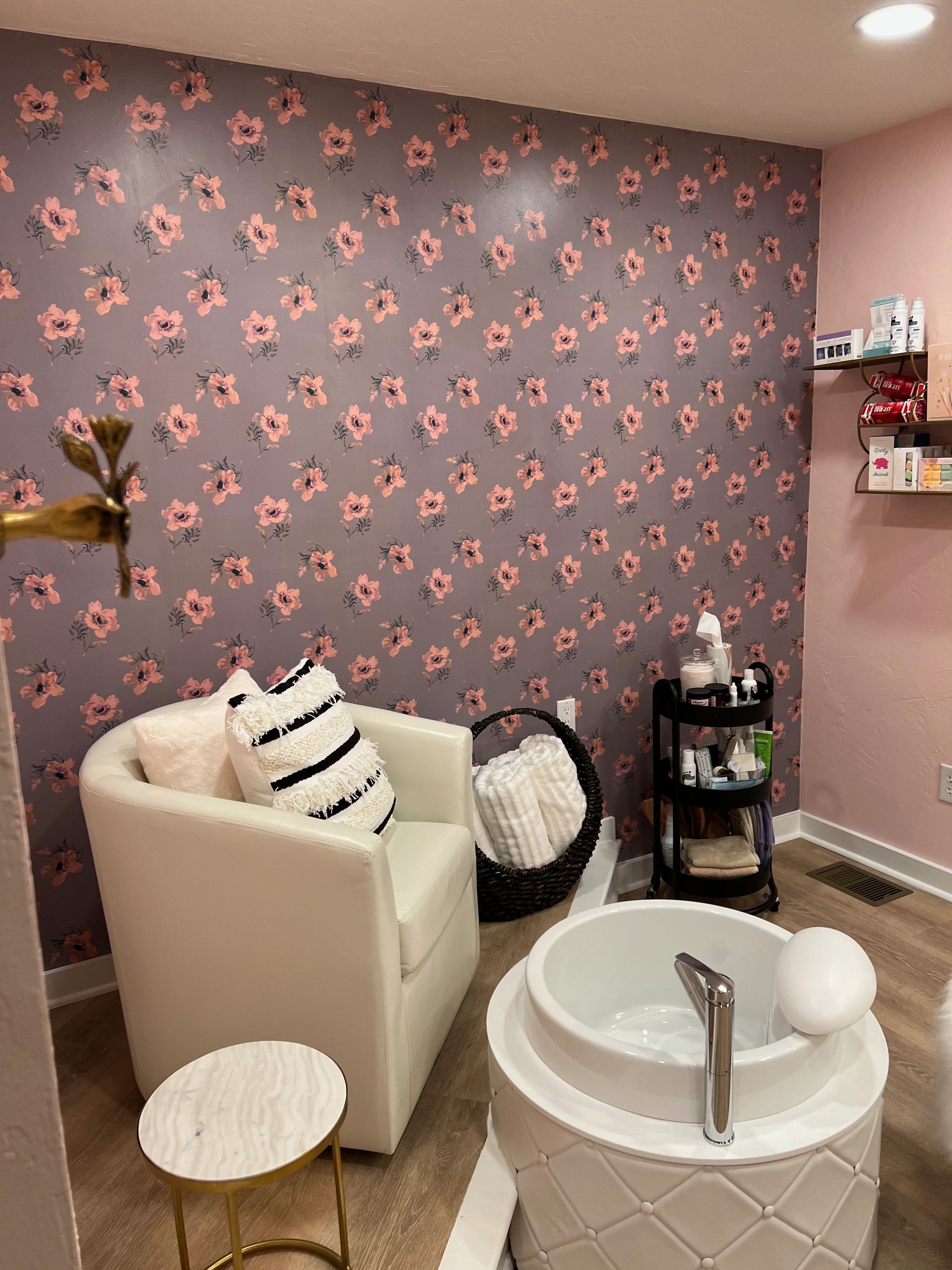 Glossy Nail Studio in Murrysville, PA