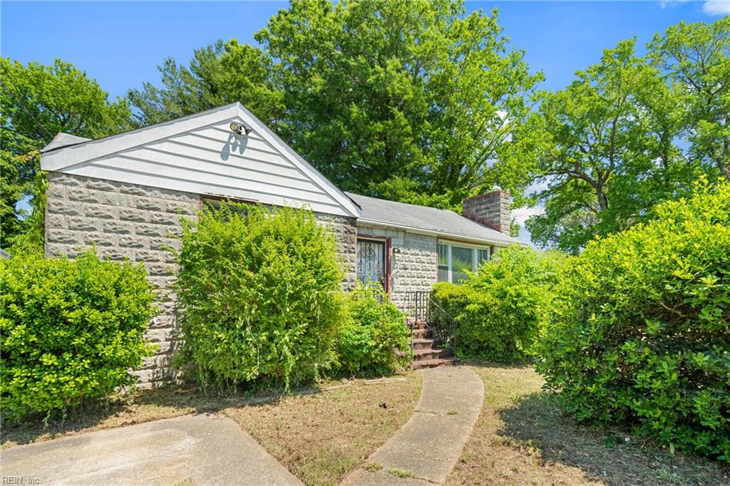 Jasmine Young Real Estate in Chesapeake, VA