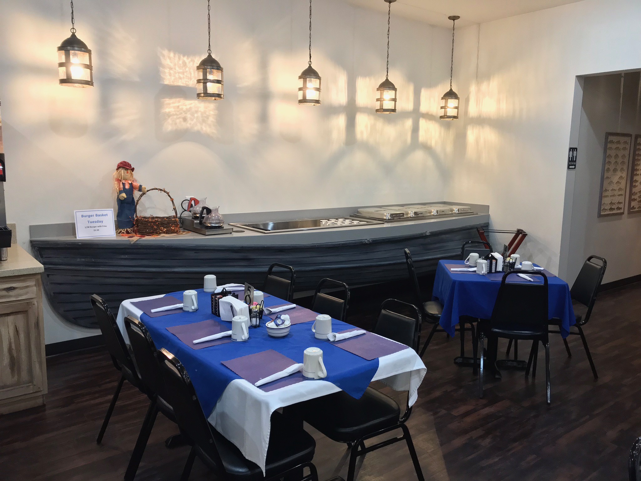 Captain's Galley Room in Algoma, WI (5)