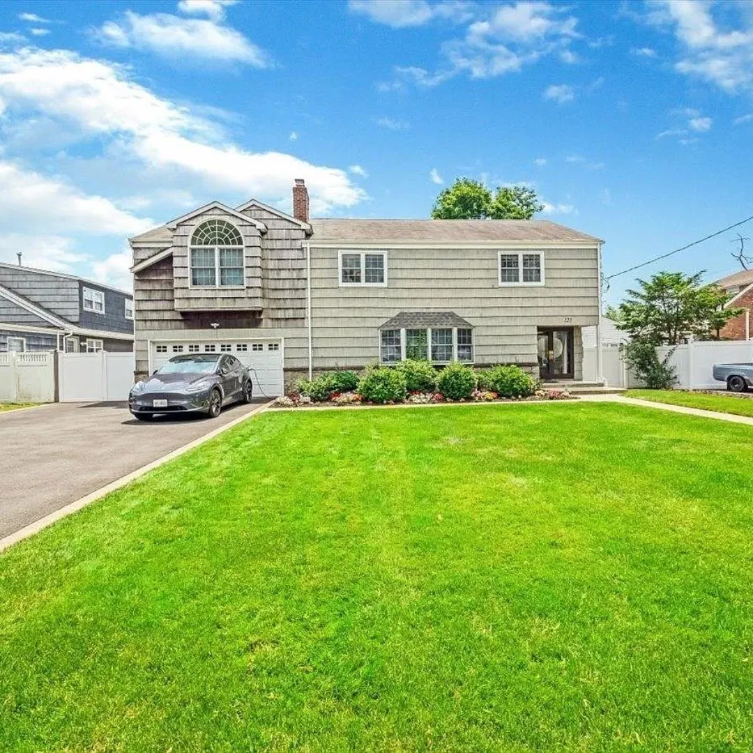 Donna Reid, Realtor - Reid Enterprise Inc in Hempstead, NY (3)