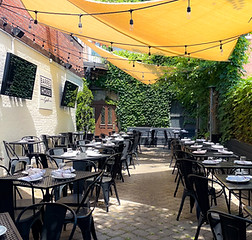 151 Kitchen | Bar in Elmhurst, IL
